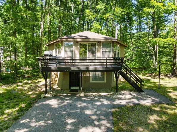 5341 Tyrol Ln, Harbor Springs, MI 49740