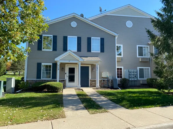 131 Silverstone Dr Unit 131, Carpentersville, IL 60110