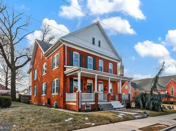 26 4th St, Hanover, PA 17331