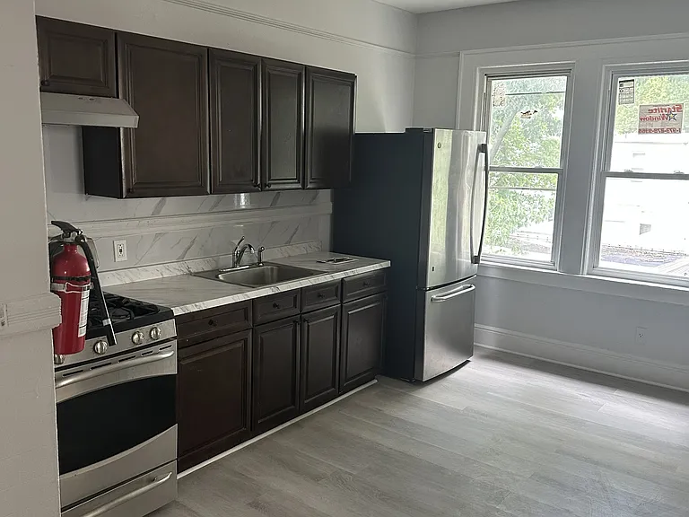 50 Montrose Ter — Photo 1