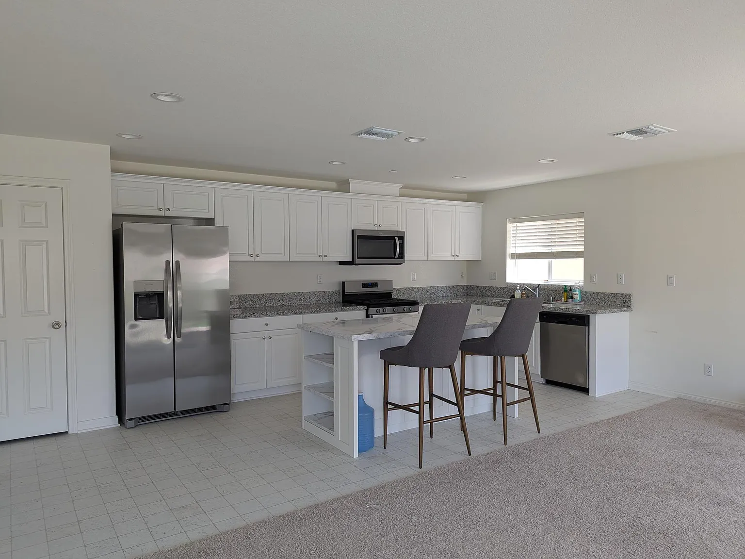 4 bed, 2.5 bath, 2063 sqft, $3,950 — Photo 3