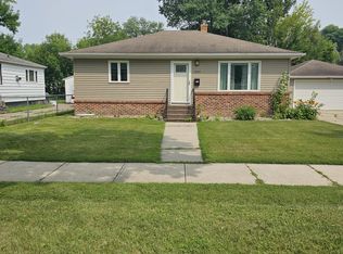 1009 S 11th St, Grand Forks, ND 58201