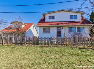 522 Clover Ln, Round Lake Beach, IL