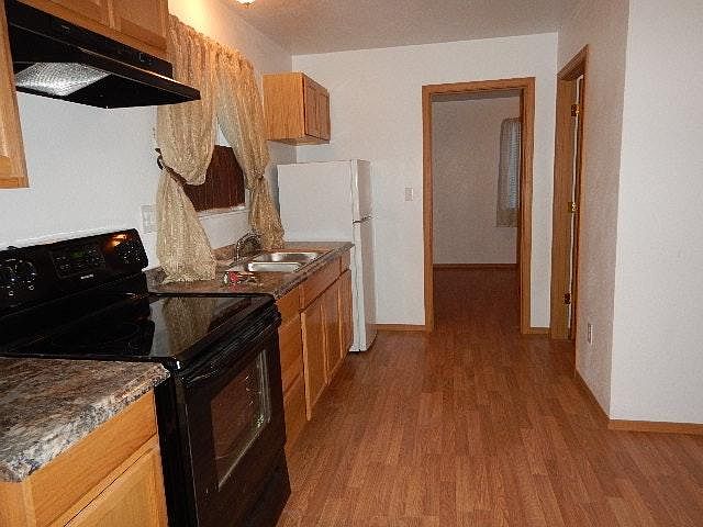 1st image of 892 Middleton Ave