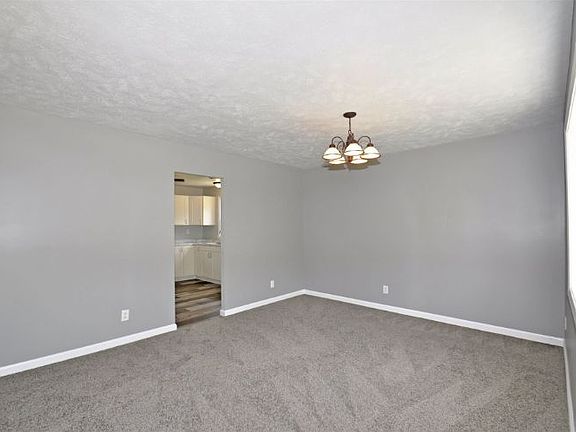4th image of 421 Teri St