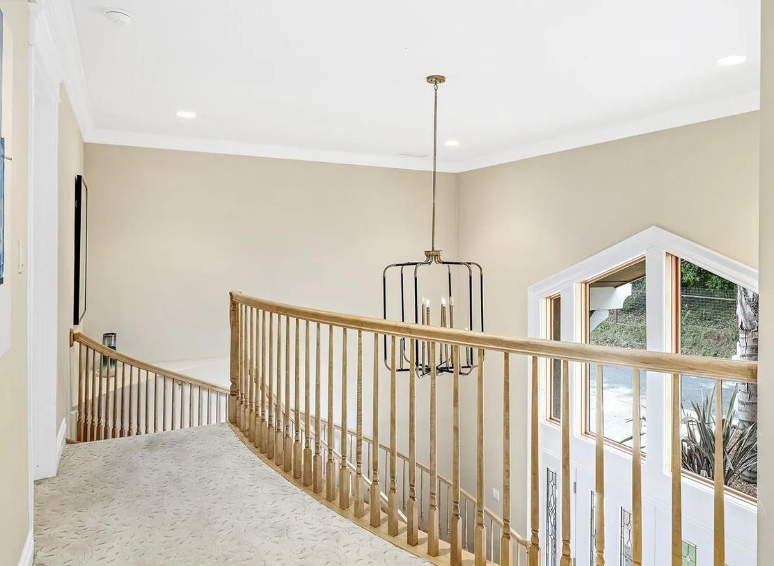 3 bed, 2200 sqft, $5,700 — Photo 4