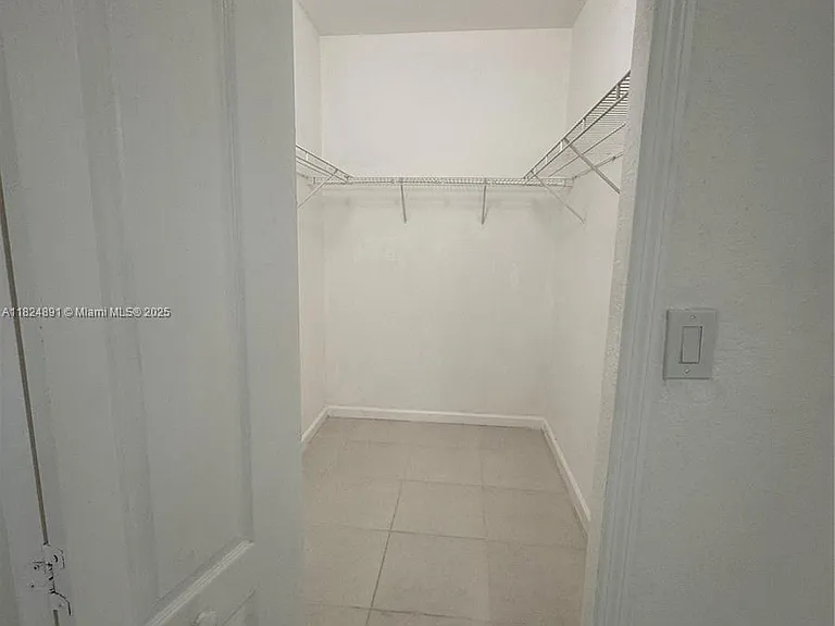 1536 SE 25th St #206 — Photo 4