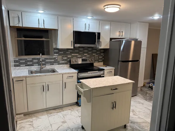 4896 Race Rd, Cincinnati, OH 45211