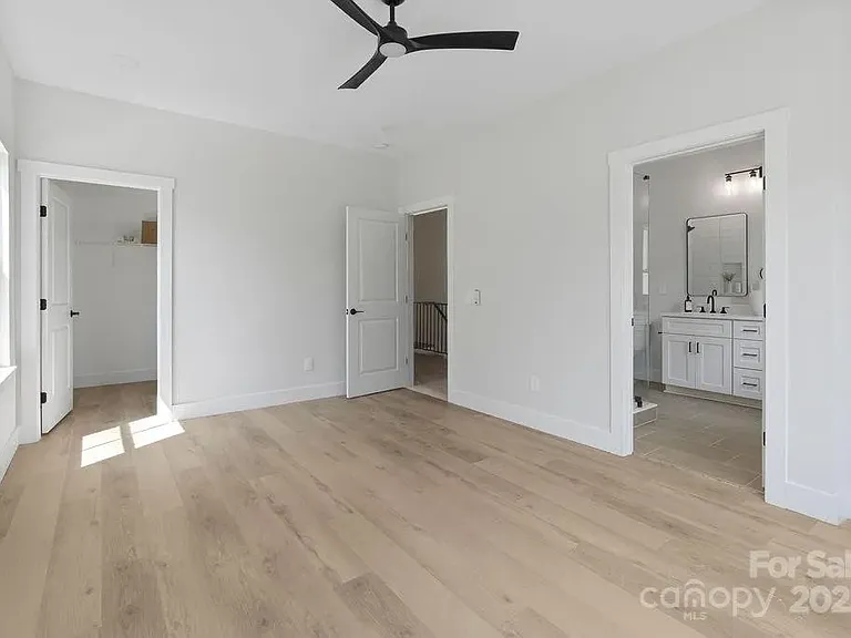 3127 Columbus Cir — Photo 3