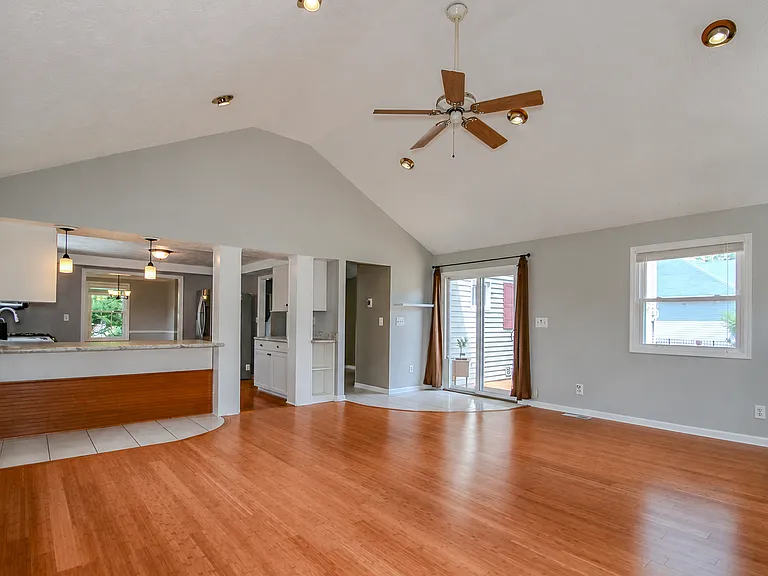 12433 Webster Rd — Photo 15