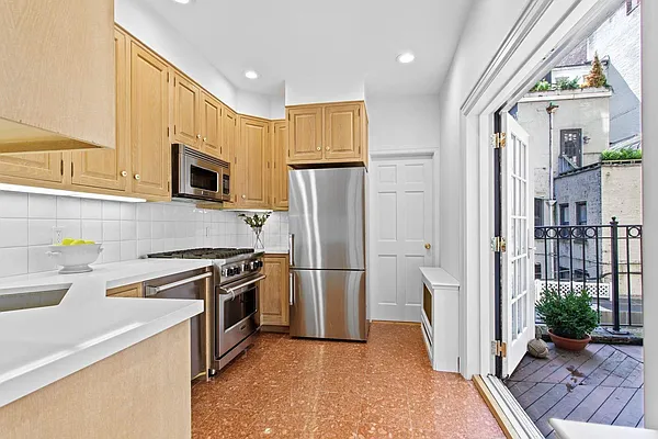 Rented by Sotheby's International Realty | media 6