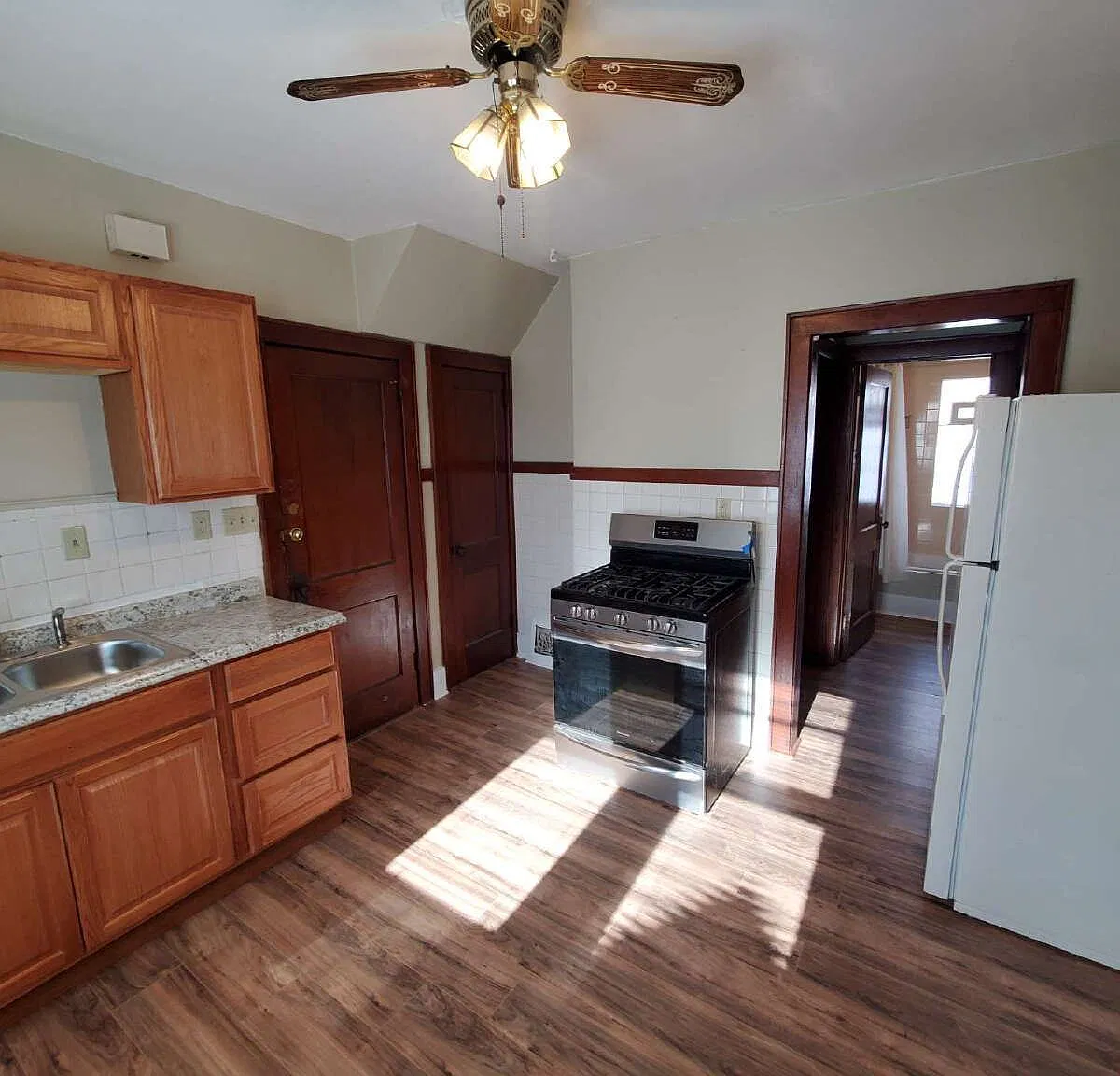 2 bed, 1.0 bath, 900 sqft, $1,295 — Photo 4