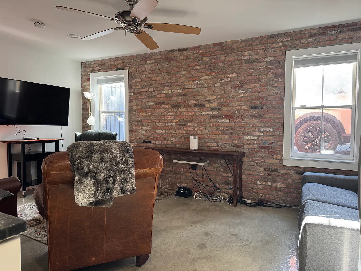 4 bed, 2200 sqft, $6,400 — Photo 2