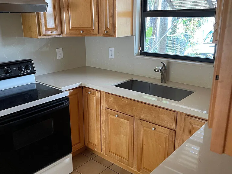 1513 SW 17th St — Photo 5