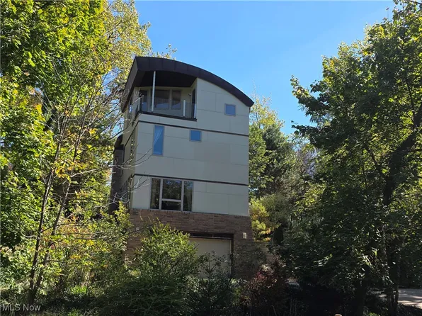 2091 S Belvoir Blvd, South Euclid, OH 44121