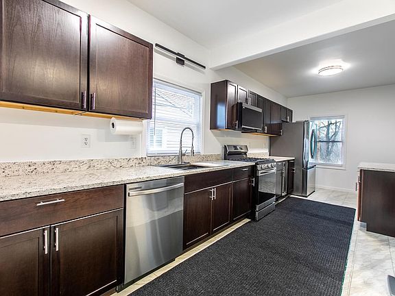 3rd image of 1611 Sheridan ROAD