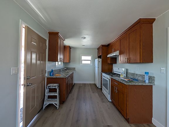 4th image of 3713 Packard Ave #B