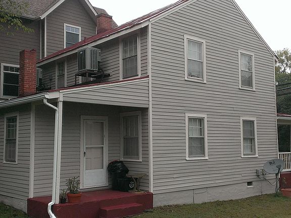 Back porch. Unit for rent is on the other side. (mirror image)