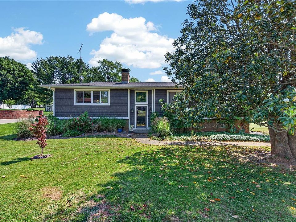 1st image of 660 Peachtree Ln