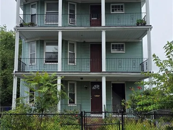25 Longfellow Ter, Providence, RI 02907