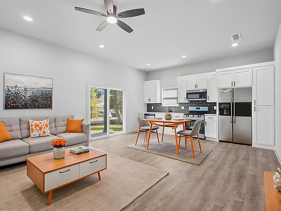 3rd image of 3305 Stevens St #1