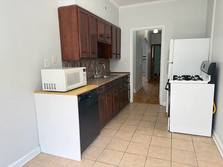 2823 41st St #1 — Photo 9