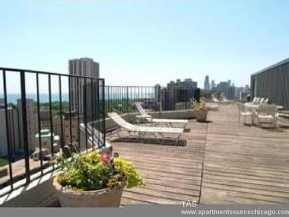 3rd image of 2553 N Clark St #1703