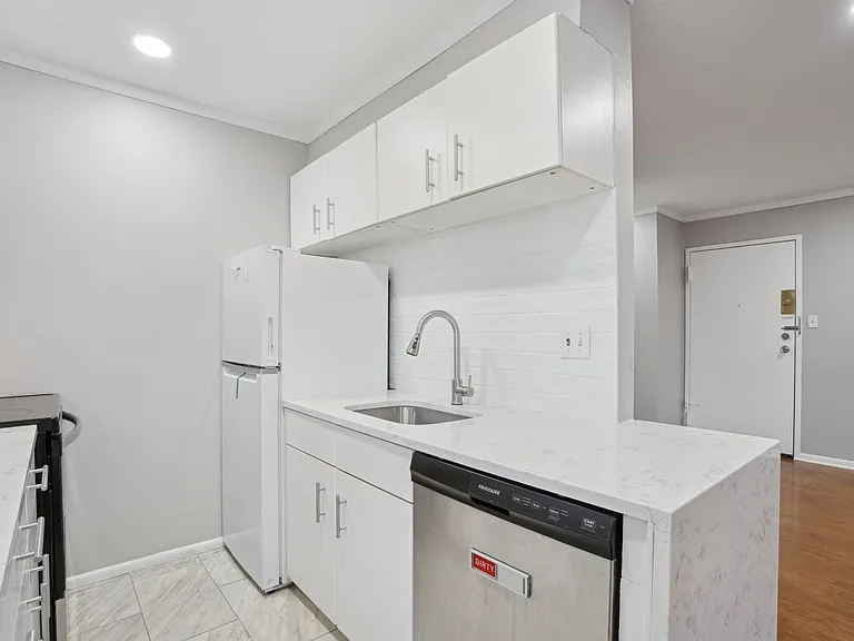56 68th St #7 — Photo 4