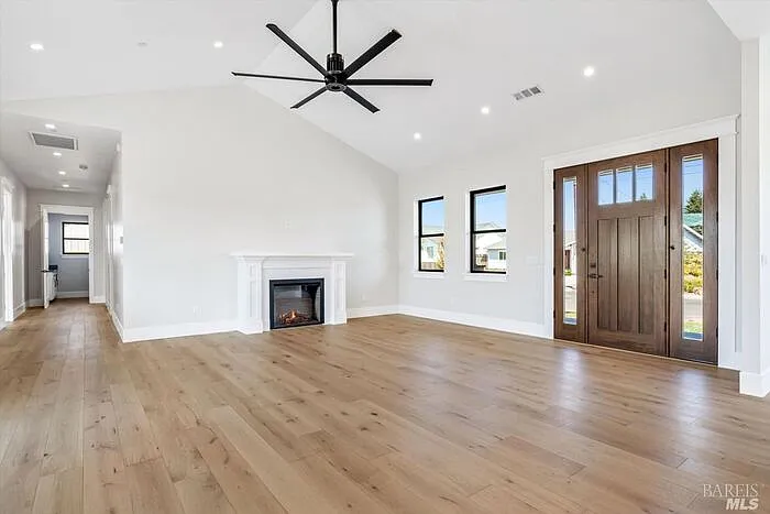 4563 Brighton Dr — Photo 4