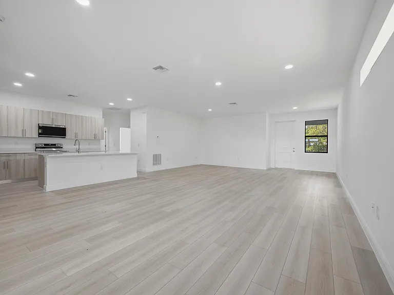 8010 Sandalwood Ln — Photo 8