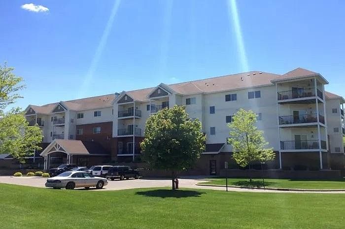 2nd image of 955 31st St W #204