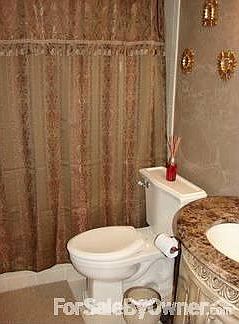 3rd image of 4923 N Graceland Dr