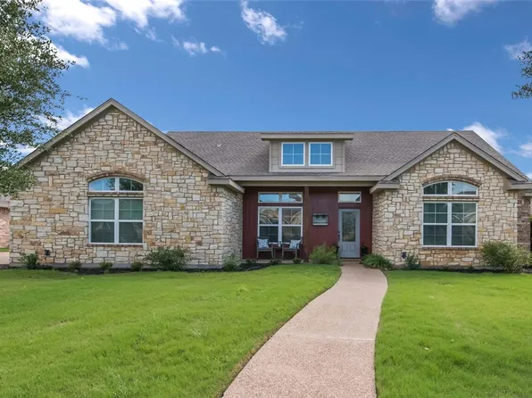 1005 Queen Elizabeth Dr, Mc Gregor, TX 76657