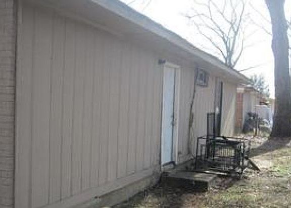2nd image of 4116 Lone Oak Dr