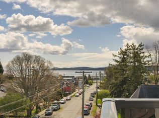 9716 3rd St #401, Sidney, BC