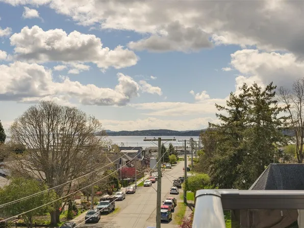 9716 3rd St #401, Sidney, BC V8L 3A2