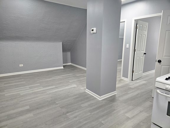 5th image of 1639 Victoria Ave #2