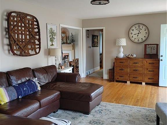 4th image of 1221 Fillman Dr