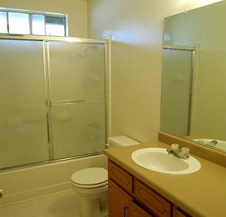 5th image of 908 Kenwood Ave APT C