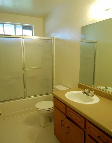 908 Kenwood Ave #C — Photo 5