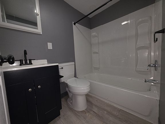 3rd image of 105 Walnut Ave Floor 3