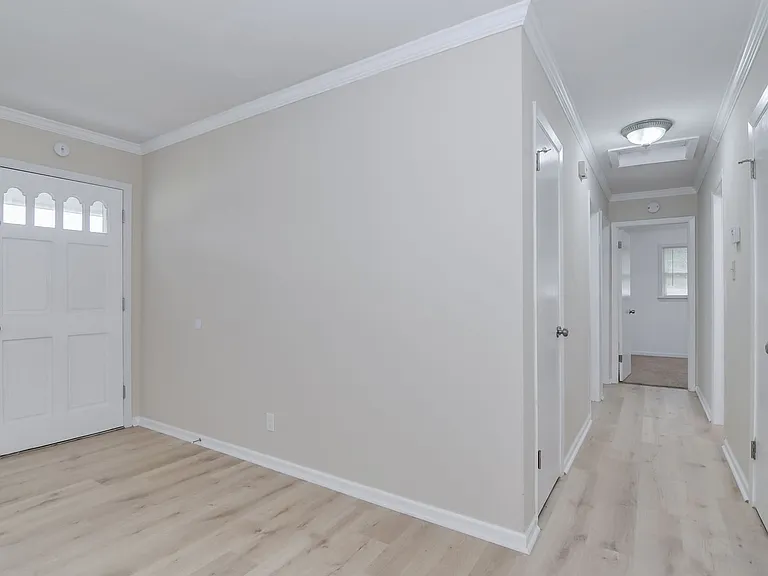 373 Westmont Dr — Photo 18