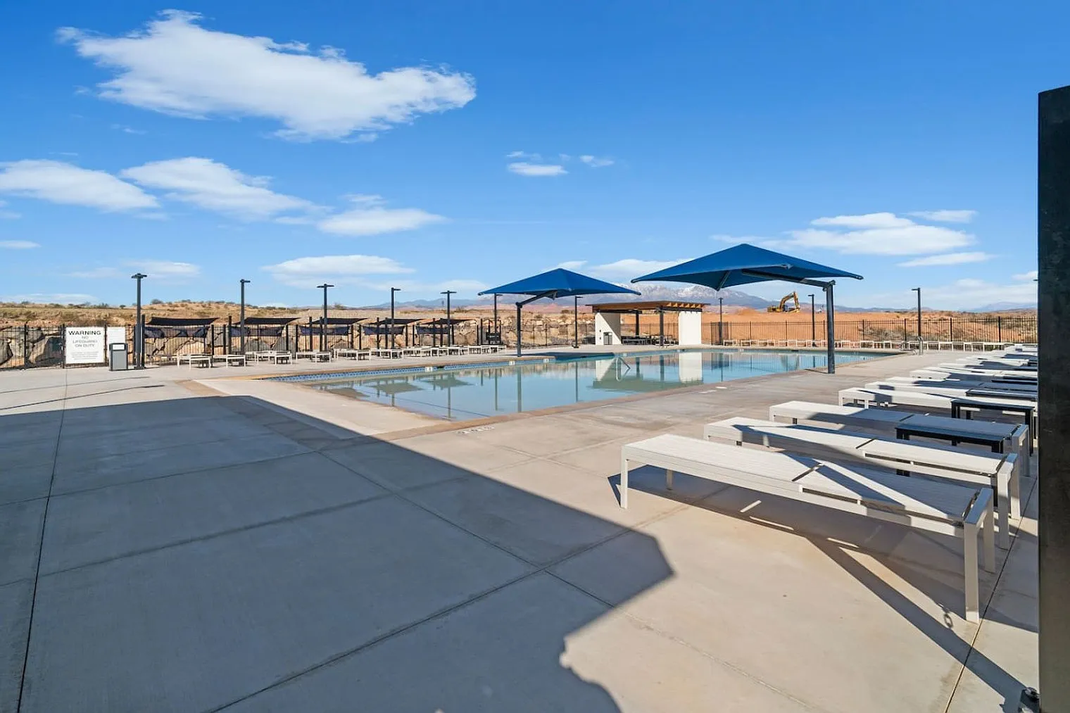 4 bed, 4.0 bath, 2077 sqft, $4,015 — Photo 4