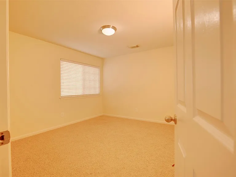 1139 Glenwood Canyon Ln — Photo 9