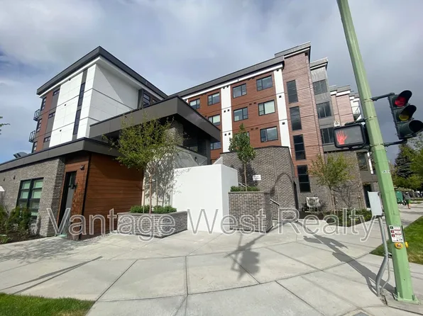 2967 Richter St #103, Kelowna, BC V1Y 2P9