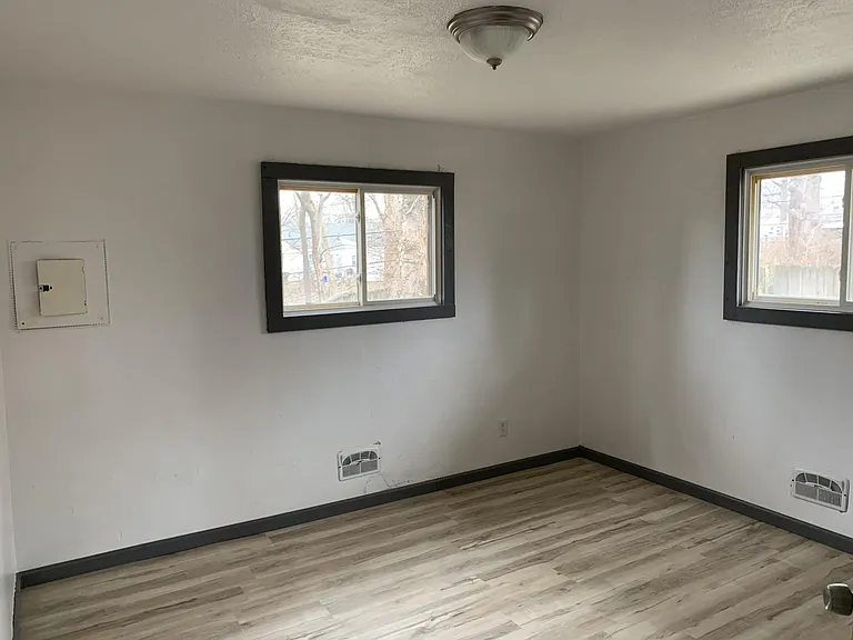 1203 Tennyson Ave — Photo 10