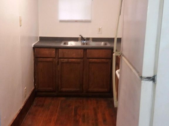 4th image of 1520 Lee St E #3
