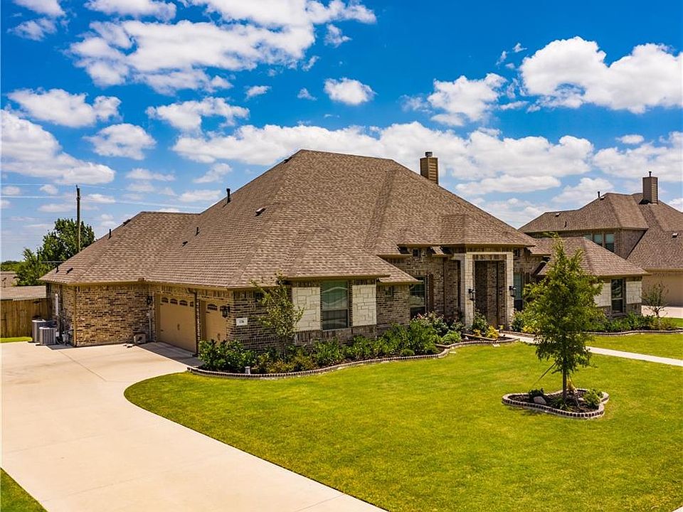 1st image of 136 Diamond Ln