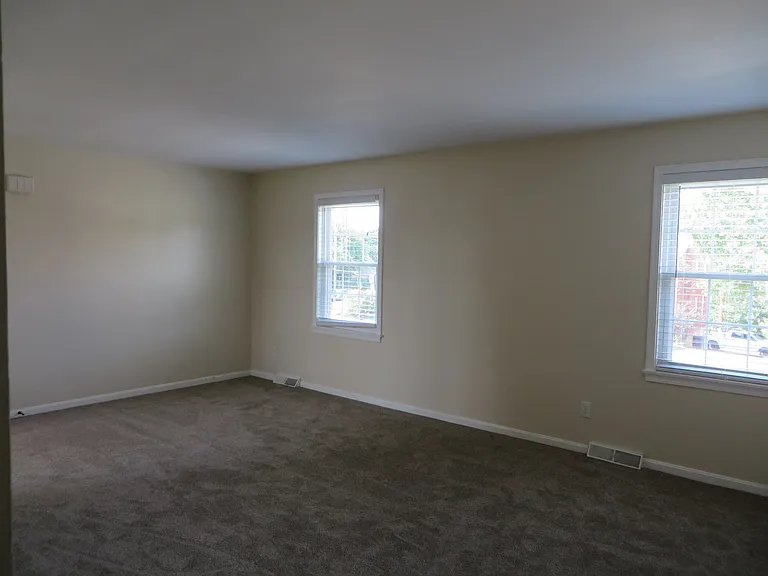 201 Applewood Dr — Photo 3