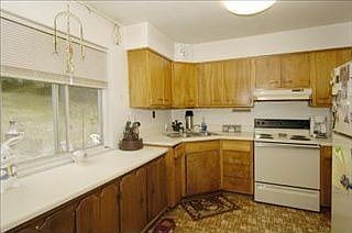 4th image of 215 Chapel Hill Dr N